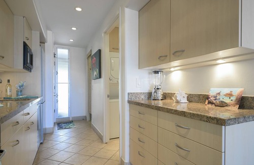 Kaanapali Condo | Top Floor Studio Ocean View, Golf Cart, Beach Cabana, Jacuzzi, Pool