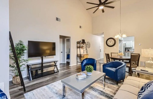Wetmore House | Townhome Medical Ctr/Six Flags/La Cantera/Rim