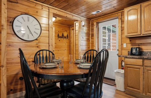 Townsend Cabin | Townsend Area*Cozy*Hot Tub*Single Story*Level Parking*WiFI