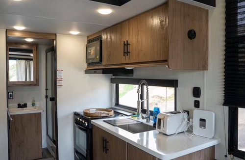Ramona House | Trailer Paradise with AC and WiFi in adorable Ramona