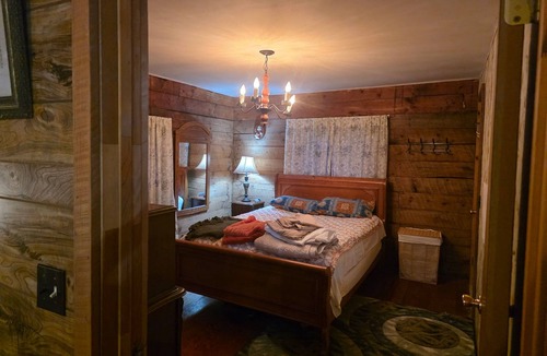 Warren Cabin | Tranquil 1-bedroom cabin with AC in charming Warren