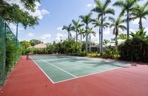 South Sarasota Villa | Tranquil Court Oasis