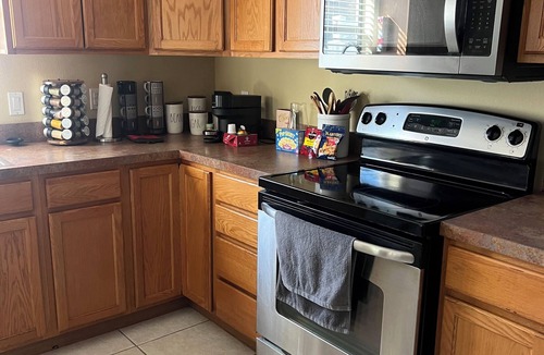 Fruitville House | Traveling professionals no cleaning fee, beach essentials, stocked kitchen