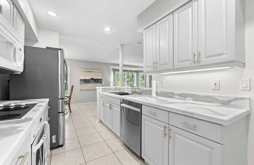 Longboat Key House | Tropical Escape–Private Pool Home Near the Sand Hy Tee on Longboat Key by RVA