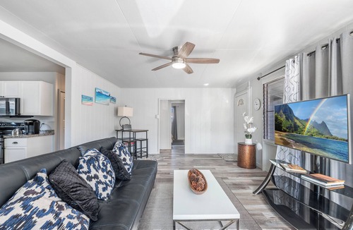 Keolu Hills House | Tropical Haven: 3BR Sanctuary Between Two Famous Beaches