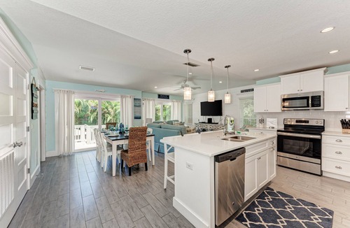 Holmes Beach House | Turtle's Bay managed by Beach Retreats FL Anna Maria Island