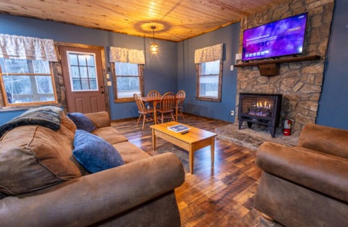 Springmaid Mountain Cabin | Twin Falls Cabin Bottom Duplex
