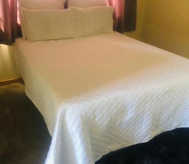Bulawayo House | Two Bed Two Bath Cottage