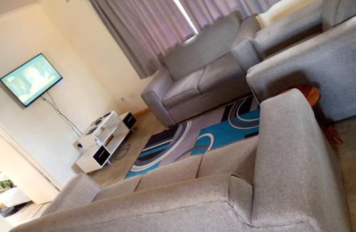 Bulawayo House | Two Bed Two Bath Cottage
