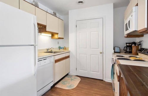 North Ocean City Condo | Two Bedroom Condo w/Pool and Short Walk to Beach