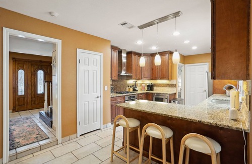 Whispering Oaks House | Ultimate Retreat 5-bed, Pool, Hot Tub, Mini Golf, Game Room, Playground and More