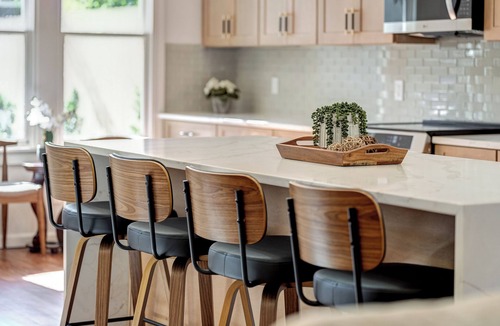 Monte Vista House | Under the Oak: A timeless retreat w/modern luxury