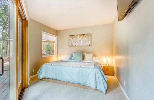 Black Butte Ranch House | Unique & secluded forest home with pool hot tubs tennis sauna & basketball