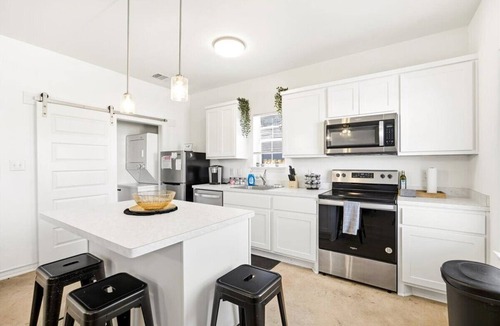 Denver Heights House | Unit 101 Family-friendly stay San Antonio 2BR for 6