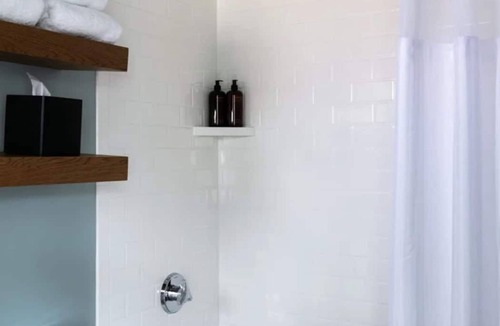 Stowe Area Hotel | Unwind in a Charming Room Near Vermont Ski Museum!