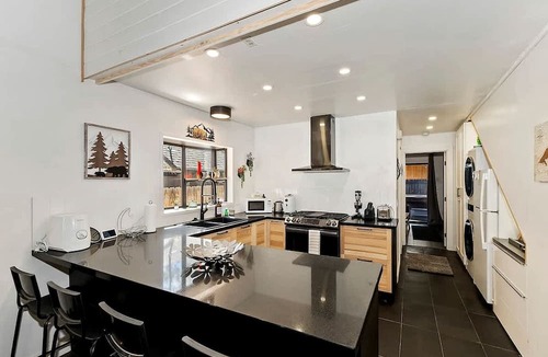Big Bear City Cabin | Unwind in Style: Premier Location Cabin with Hot Tub in California