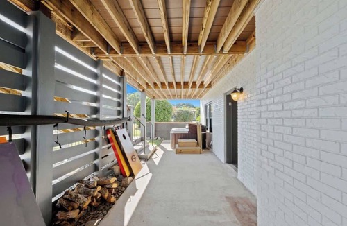 Eatonton House | Updated 3/3 Lake Home w/Hot Tub