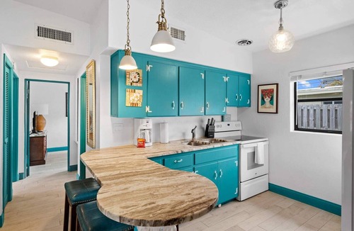 Cocoa Beach Apartment | Uptown Cottage - Walking Distance to all Downtown!