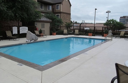 Vance Jackson Apartment | Urban Retreat in the Medical District | 2 Units | Free Breakfast