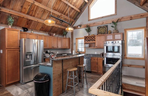 Brookfield House | Vermont Retreat: 3BR with Mountain Views and Trails