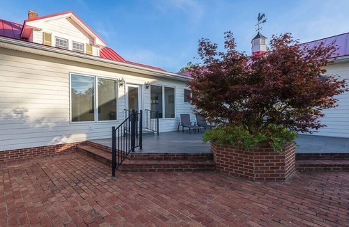 Kabrich Crescent House | Very Special Red Roof House