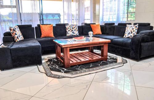 Bulawayo House | Victoria Falls Accomodation