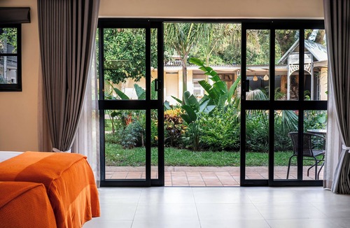 Victoria Falls Hotel | Victoria Falls Oasis Hotel