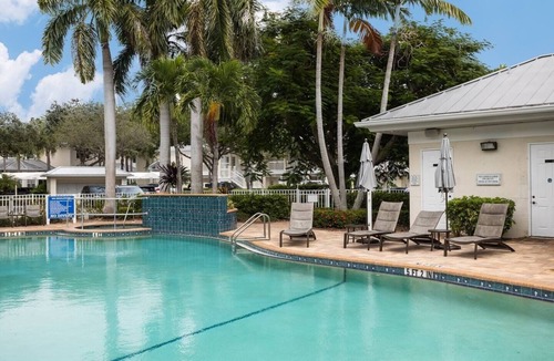 South Bradenton Villa | Villa 5 mins walk to IMG Academy. Sleeps 6. Pool Gated and 2 free parking spots