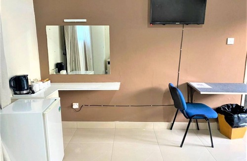 Bulawayo Apartment | Villa Thabiso Deluxe room with pool access - 2171