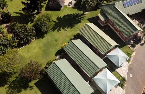 Bulawayo Apartment | Villa Thabiso Deluxe room with pool access - 2171