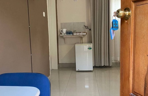 Bulawayo Apartment | Villa Thabiso Standard room with pool access - 2088