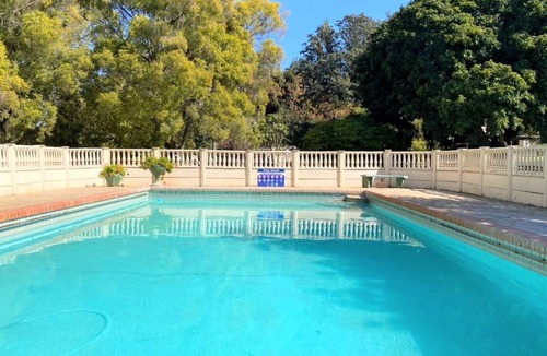 Bulawayo Apartment | Villa Thabiso Standard room with pool access - 2088