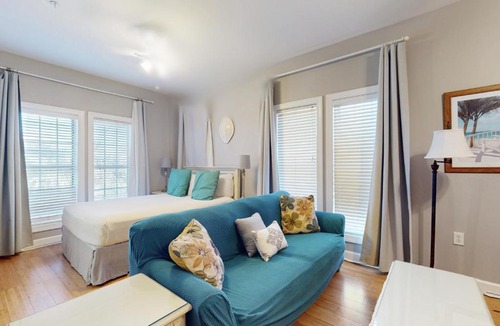 Seacrest Beach Apartment | Village of South Walton EB211