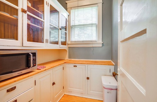 Summit - University Cottage | Walk to Selby Ave! Historic Cathedral Hill Unit