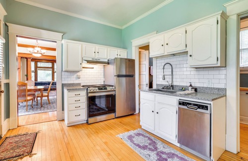 Summit - University Cottage | Walk to Selby Ave! Historic Cathedral Hill Unit