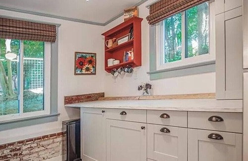 Athens House | Walkable, 1BR/1BA, w/d, Kitchen, Updated, Coffee