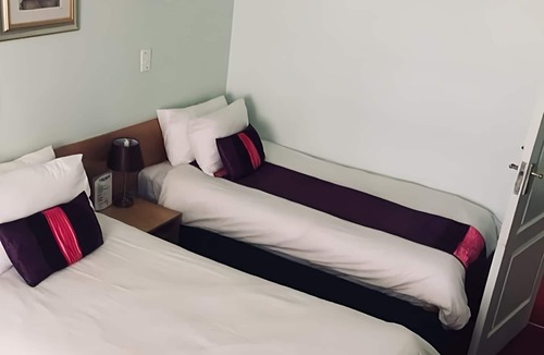 Gaborone House | Walking Distance to The National Museum, Stadium, University and The Main Mall