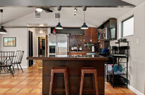 Southtown House | Warm King Wm Getaway | Heated Pool Near Riverwalk