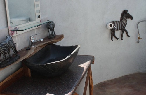 Kariba Cabin | Warthogs Safari Camp