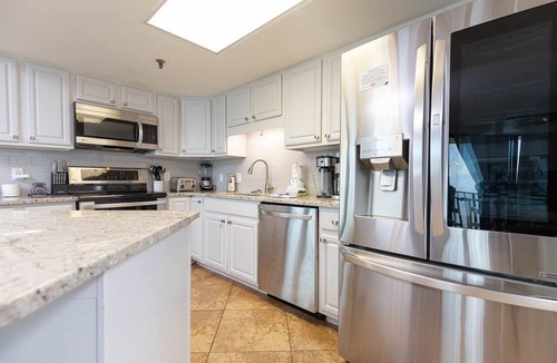 Orange Beach Condo | *WEEKLY SPECIALS!* Phoenix III - 7th Floor - 3 Bedroom
