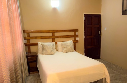 Victoria Falls Bed & Breakfast | Welcome to Mopani Lodge – your tranquil escape in Victoria Falls!