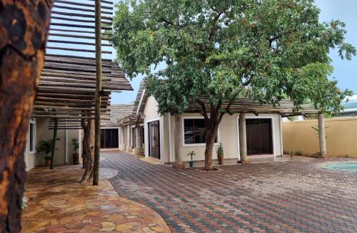 Victoria Falls House | Wild Haven Lodge