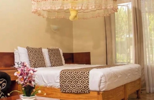 Victoria Falls Cabin | Wild Trekkers Lodge