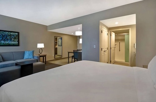 Florida Central Atlantic Coast Hotel | Winter Garden Getaway! Full Kitchen, Swimming Pool, Pets Allowed!