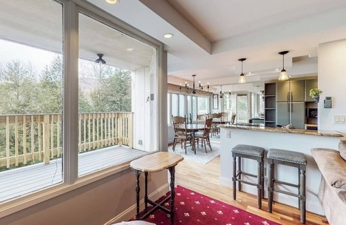 Warren Apartment | Wonderful Condo Close to Sugarbush Resort with Pool & WiFi