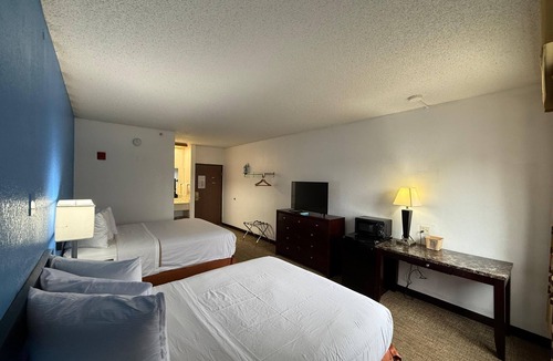 Greenwich Hotel | Woodland Inn & Suites Extended Stay-2 Queen Bed NS
