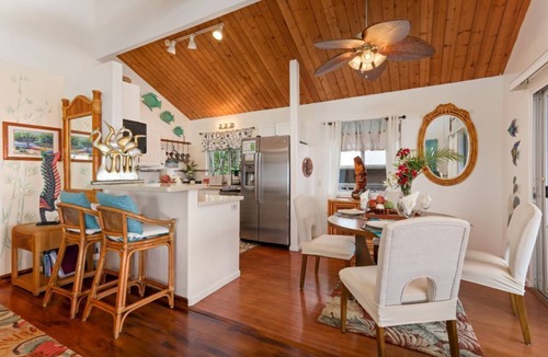 Kona Paradise House | WORLD-CLASS OCEAN VIEWS, Tropical Garden Retreat, 2 mins to beach NEW FALL RATES