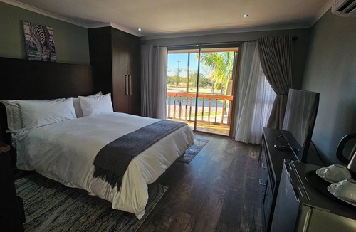 Matabeleland South Cabin | Zebra Hilltop Lodge
