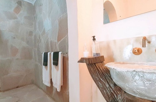 Chinhoyi Bed & Breakfast | Zebras Dazzle B&B | The Peacock room - full of romance and style