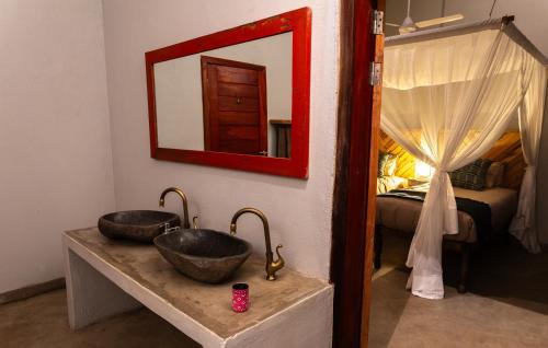 South Luangwa National Park Cabin | Zikomo Safari Camp